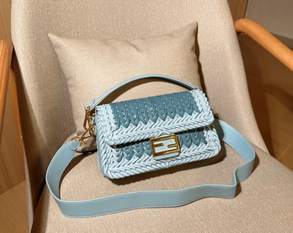 Fendi women's bag Baguette light blue Lafite grass woven flip cover one shoulder hand-held lifting stick bag