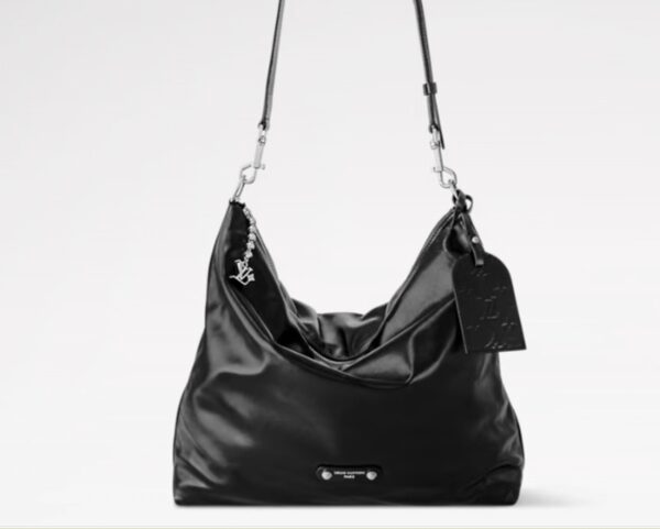 Louis Vuitton men's bag VAGABOND HOBO shiny leather half-moon bag messenger bag 25 new style