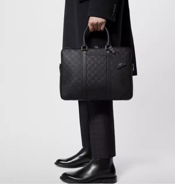 Louis Vuitton black leather men's dual-purpose bag made of cowhide