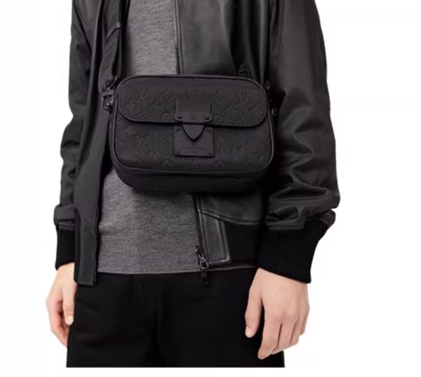 Louis Vuitton LV S Lock men's messenger bag, new style