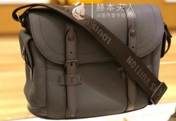 Louis Vuitton 2024 men's bag CHRISTOPHER messenger bag with double buckle and single shoulder strap