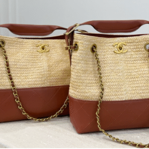 3️⃣ Three-color Isoform Folding Box CHANEL